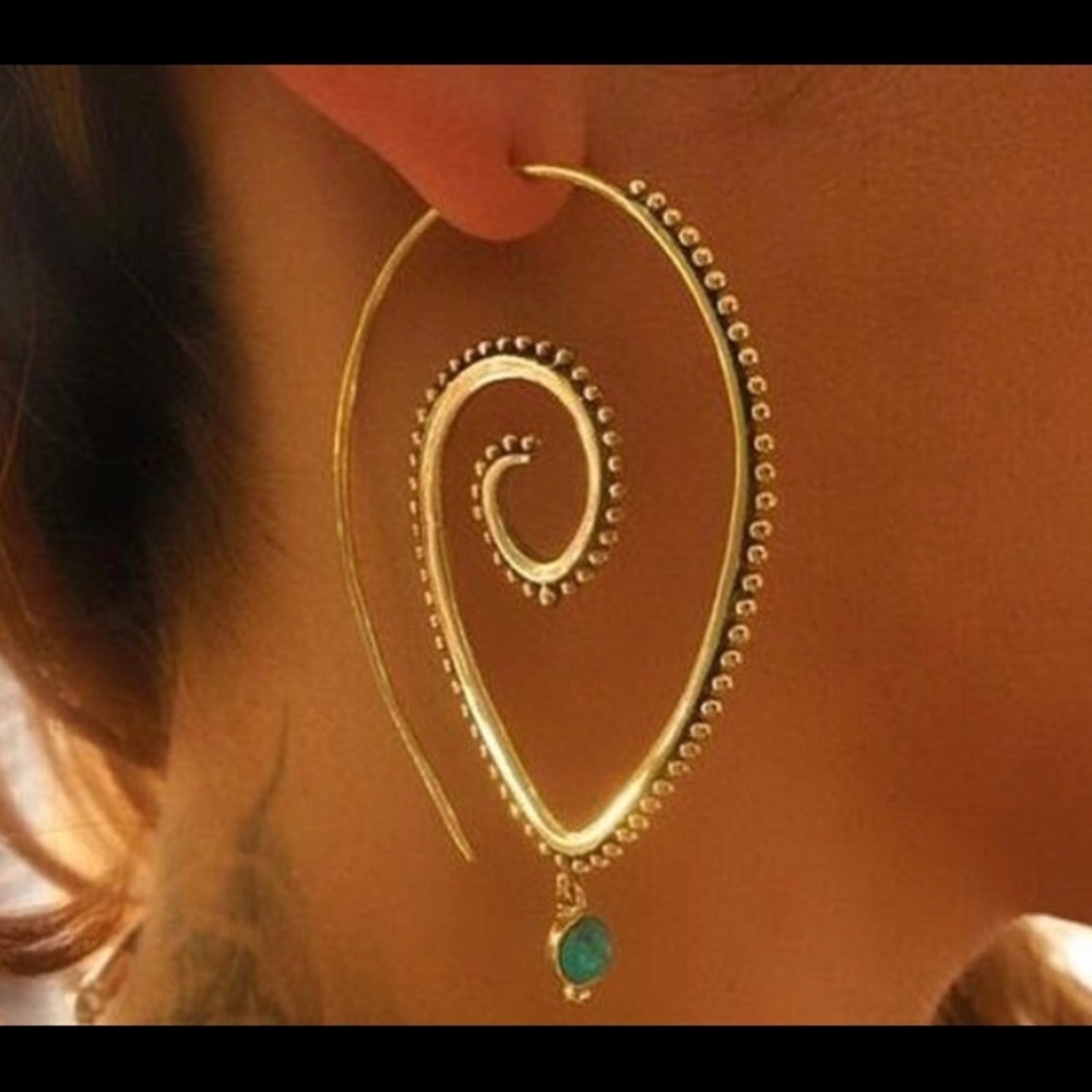 NWOT gold swirl earrings w/ green crystal charm